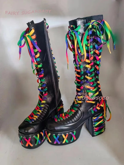 Botas de rayas de cinta de plataforma negra Botines coloridos de cuero para niñas con tacón grueso alto hasta la rodilla Zapato de mujer de encaje hueco tejido