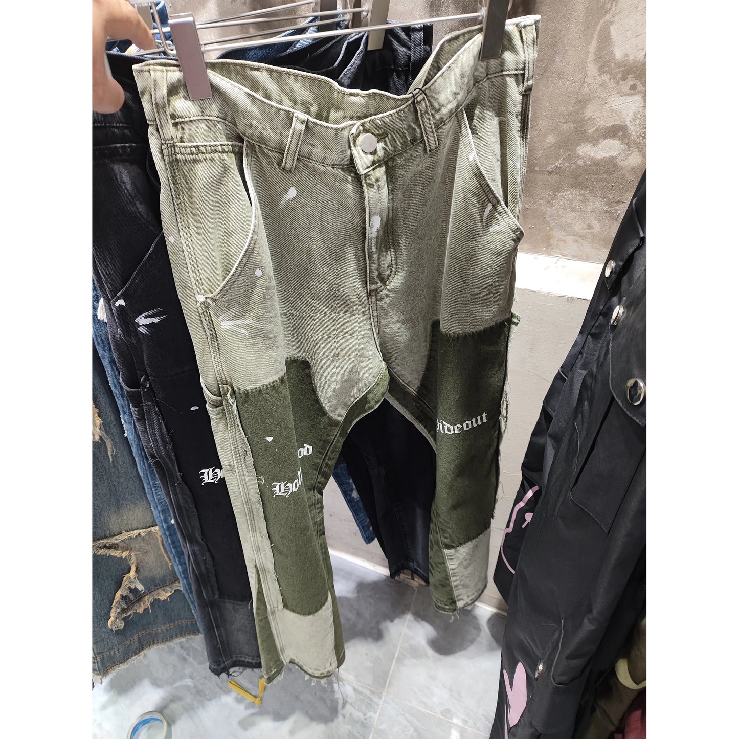 Pantalones Vaqueros Desgastados Vintage con Grafiti Verde | Estilo Hip Hop y Ropa de Calle Y2K para Hombre | Envío Gratis **FLIPISHOP.COM**